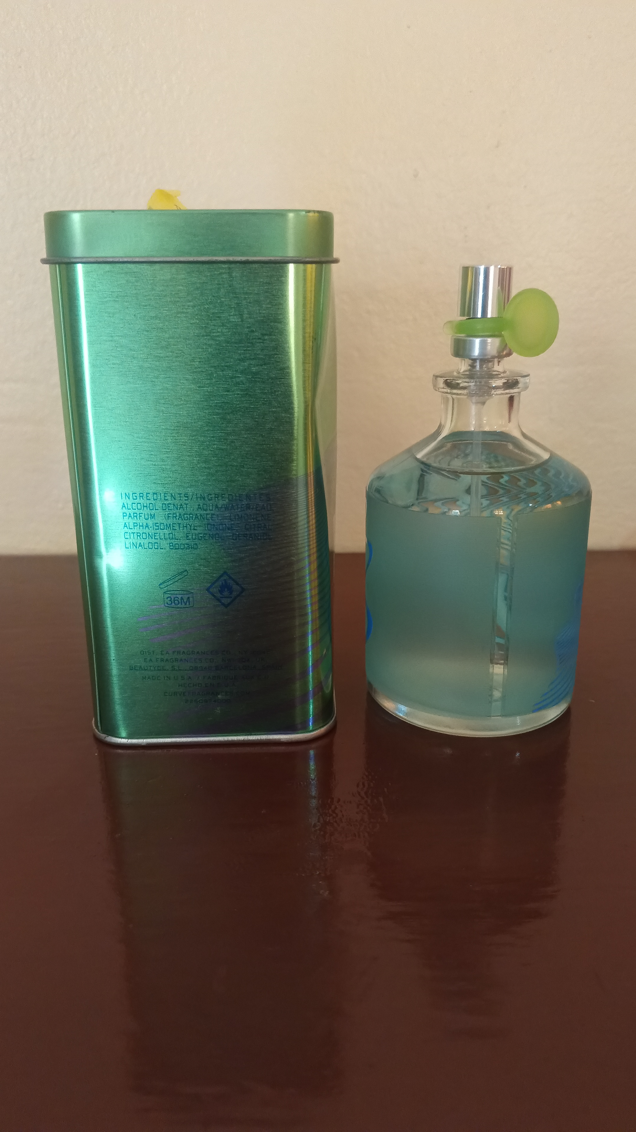 Perfume Curve para hombre leer abajo Foto 7322642-3.jpg
