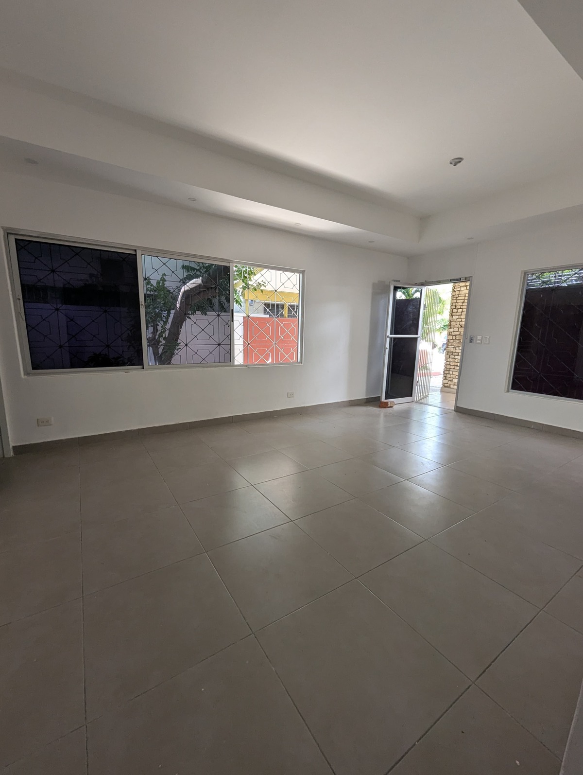 LOCAL COMERCIAL PARA ALQUILER GAZCUE Foto 7322662-11.jpg