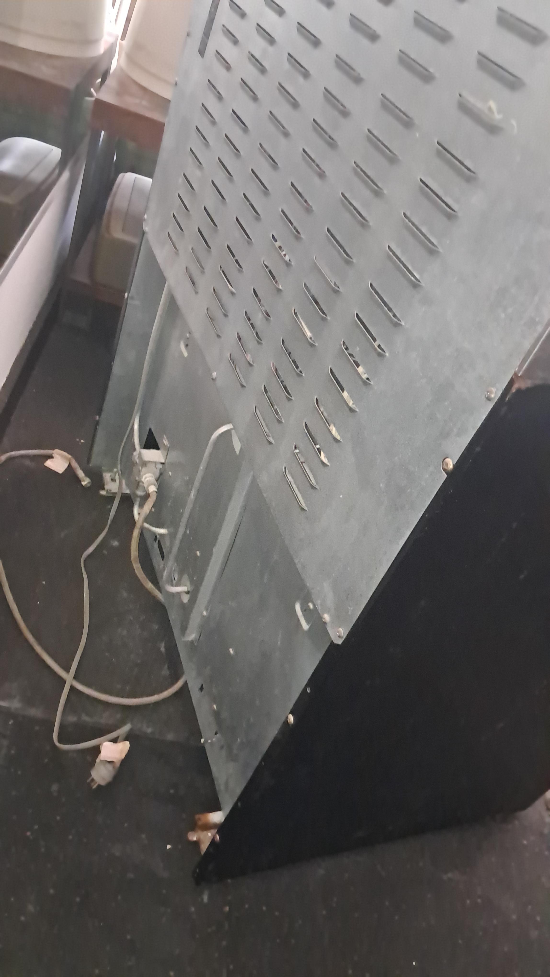 ESTUFA FRIGIDAIRE DE 36 DETALLES EN 2 HORNILLAS NADA DEL OTRO MUNDO. Foto 7322663-8.jpg