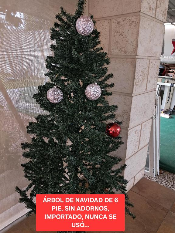 ÁRBOL NAVIDEÑO COMO NUEVO DE 6 PIE. Foto 7322666-1.jpg