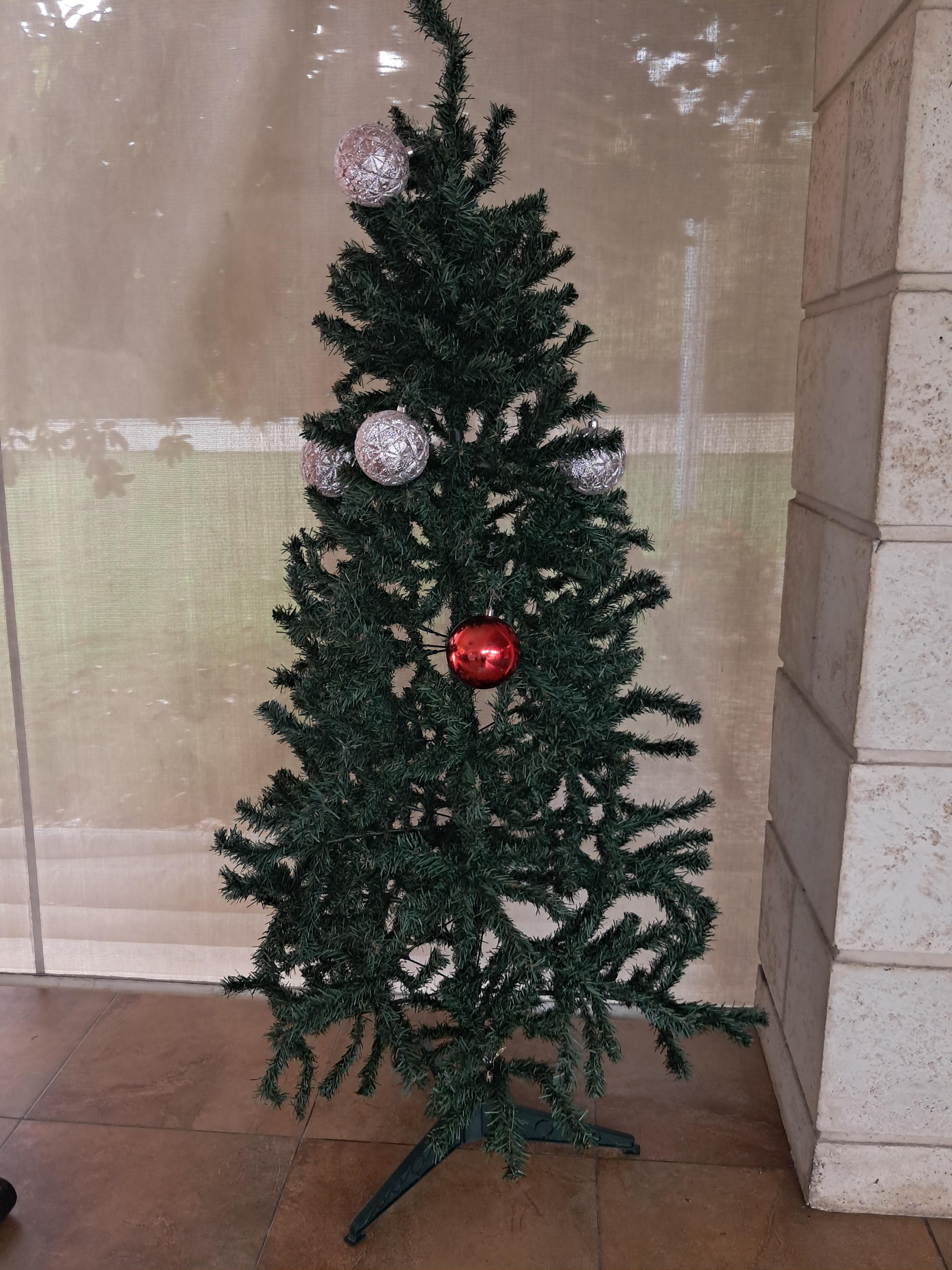 ÁRBOL NAVIDEÑO COMO NUEVO DE 6 PIE. Foto 7322666-2.jpg