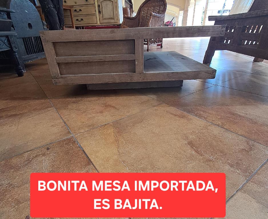 MESA DE SALA CONTEMPORÁNEA  IMPORTADA. Foto 7322674-1.jpg