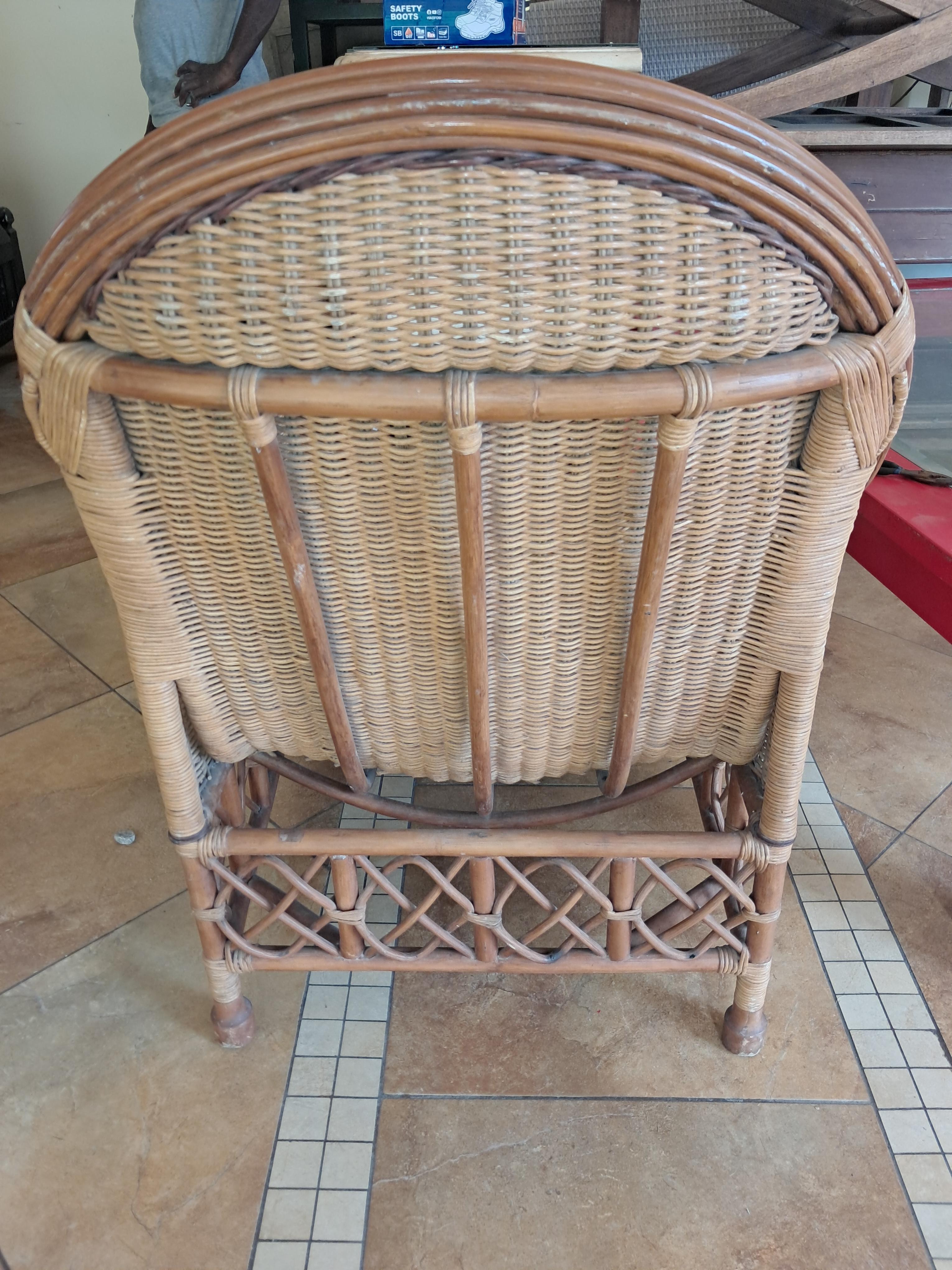 JUEGO DE MUEBLES EN CAOBA DE 2 ASIENTOS MÁS SU MESA TAMBIEN VENDO LA S Foto 7322676-13.jpg