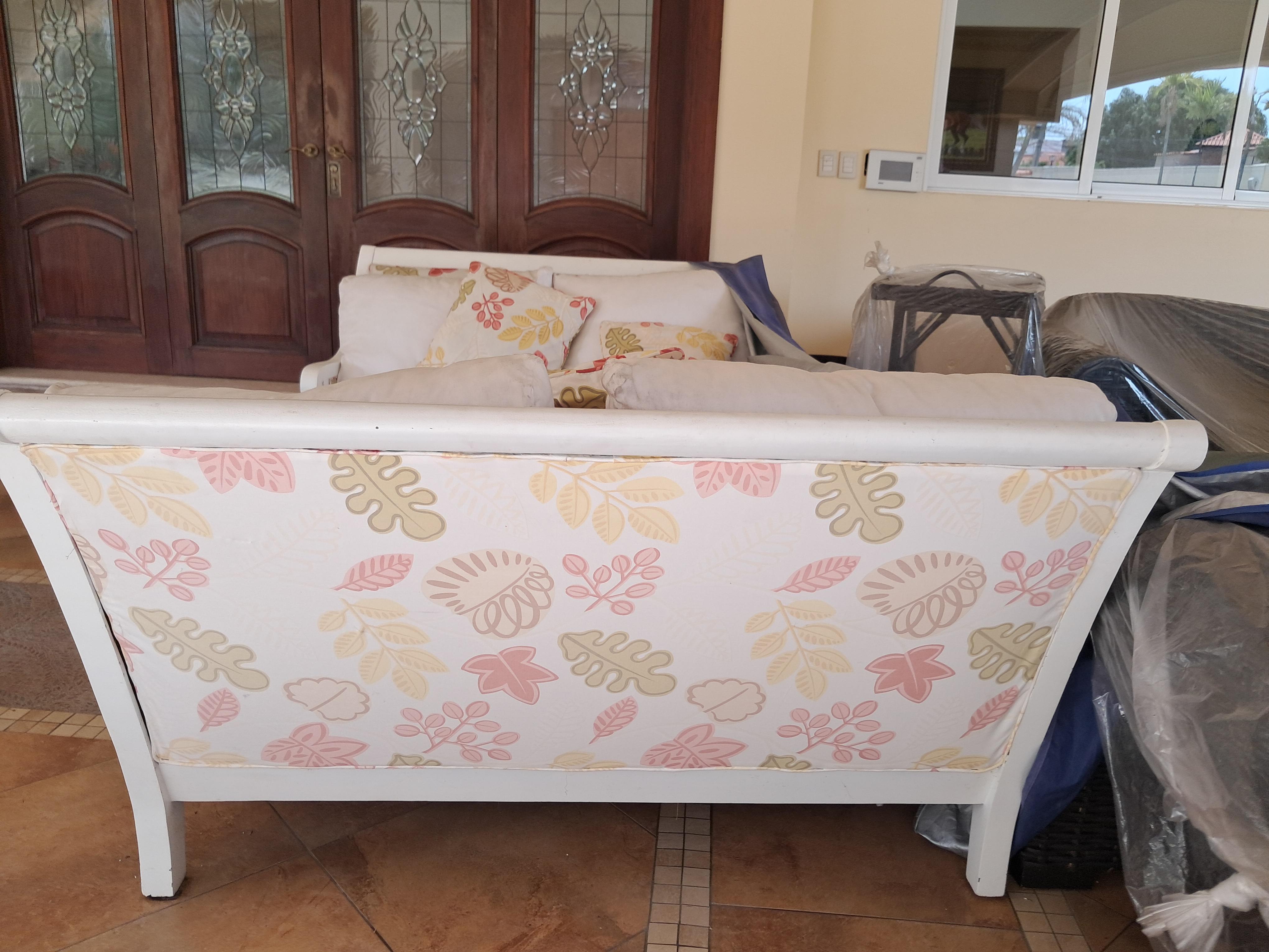 JUEGO DE MUEBLES EN CAOBA DE 2 ASIENTOS MÁS SU MESA TAMBIEN VENDO LA S Foto 7322676-2.jpg