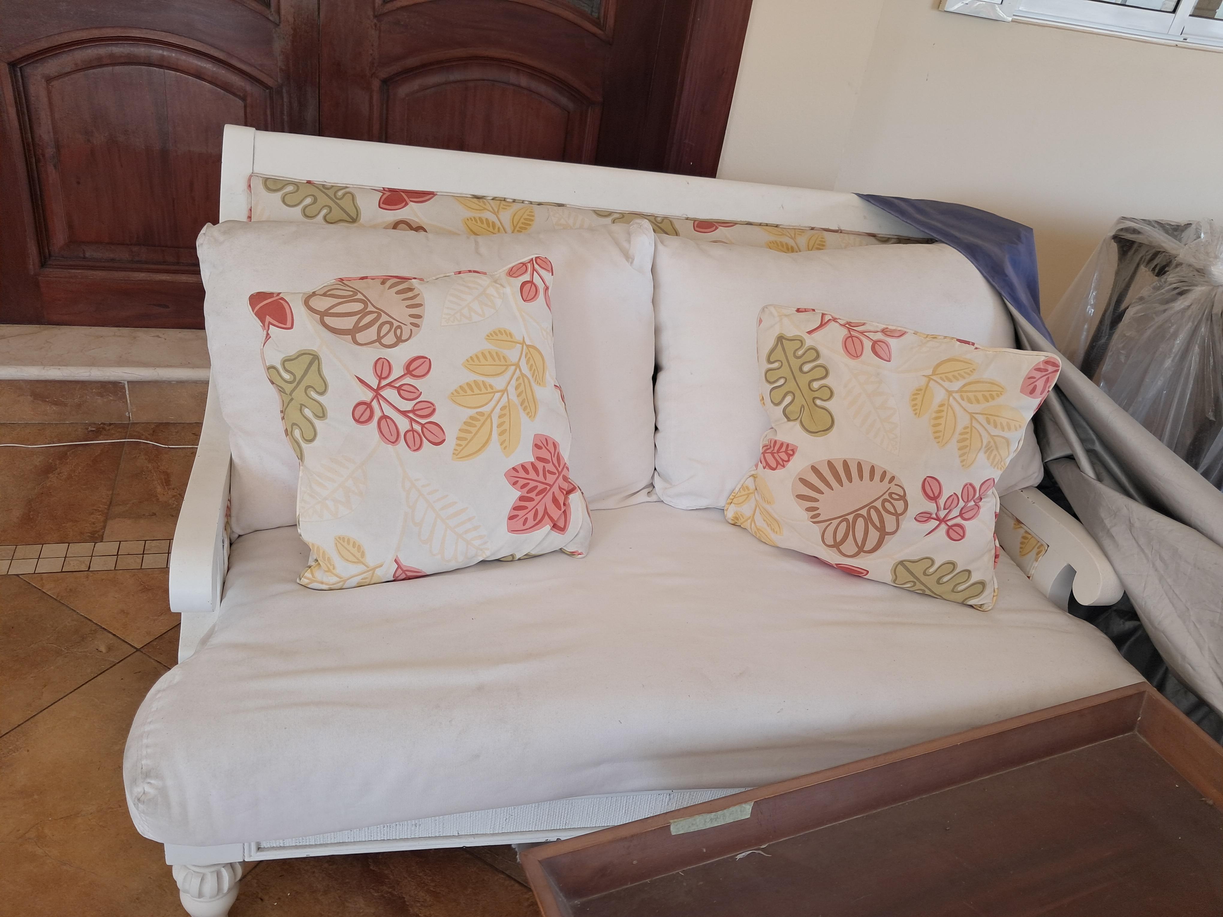 JUEGO DE MUEBLES EN CAOBA DE 2 ASIENTOS MÁS SU MESA TAMBIEN VENDO LA S Foto 7322676-4.jpg