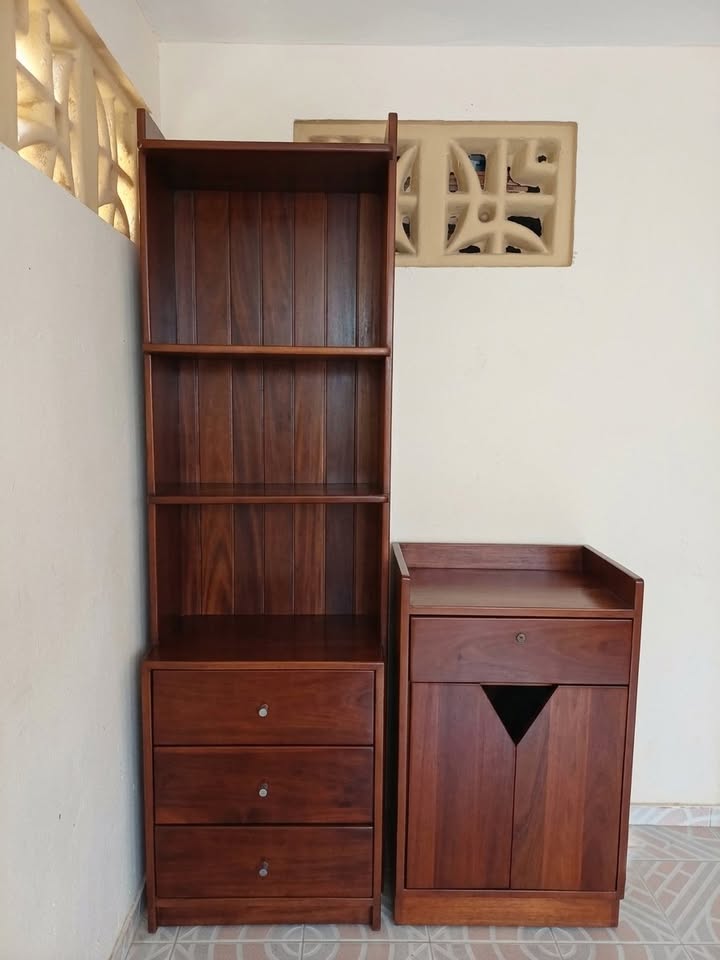 Librero  Gabinete en Caoba Maciza Para Restaurar o Usar Foto 7322803-1.jpg