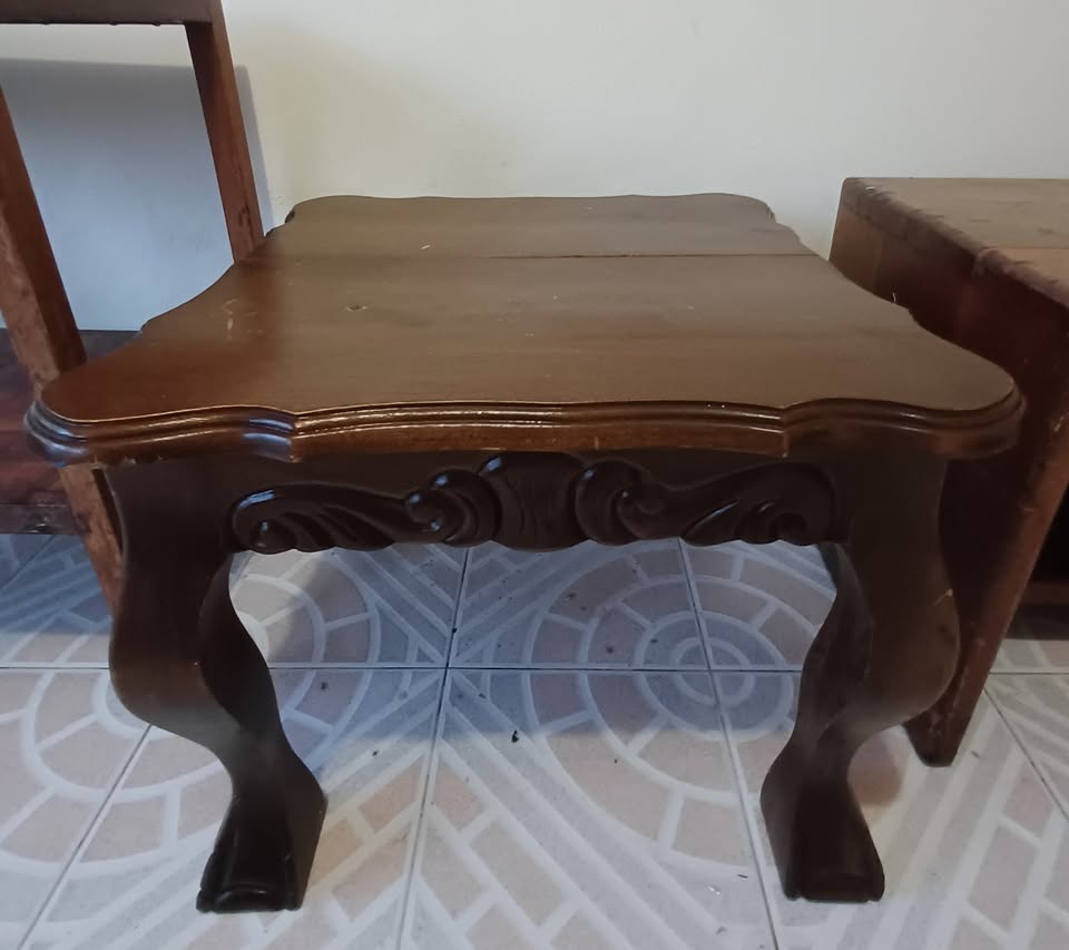 Elegante Mesita - Proyecto de Restauración con Gran Potencial Foto 7322807-2.jpg