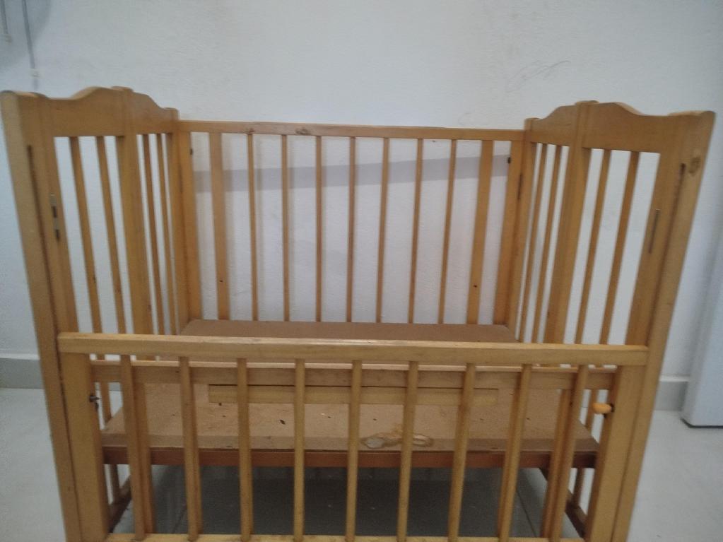 Cuna grande y plegable de madera en Boca Chica no envío Foto 7323139-1.jpg