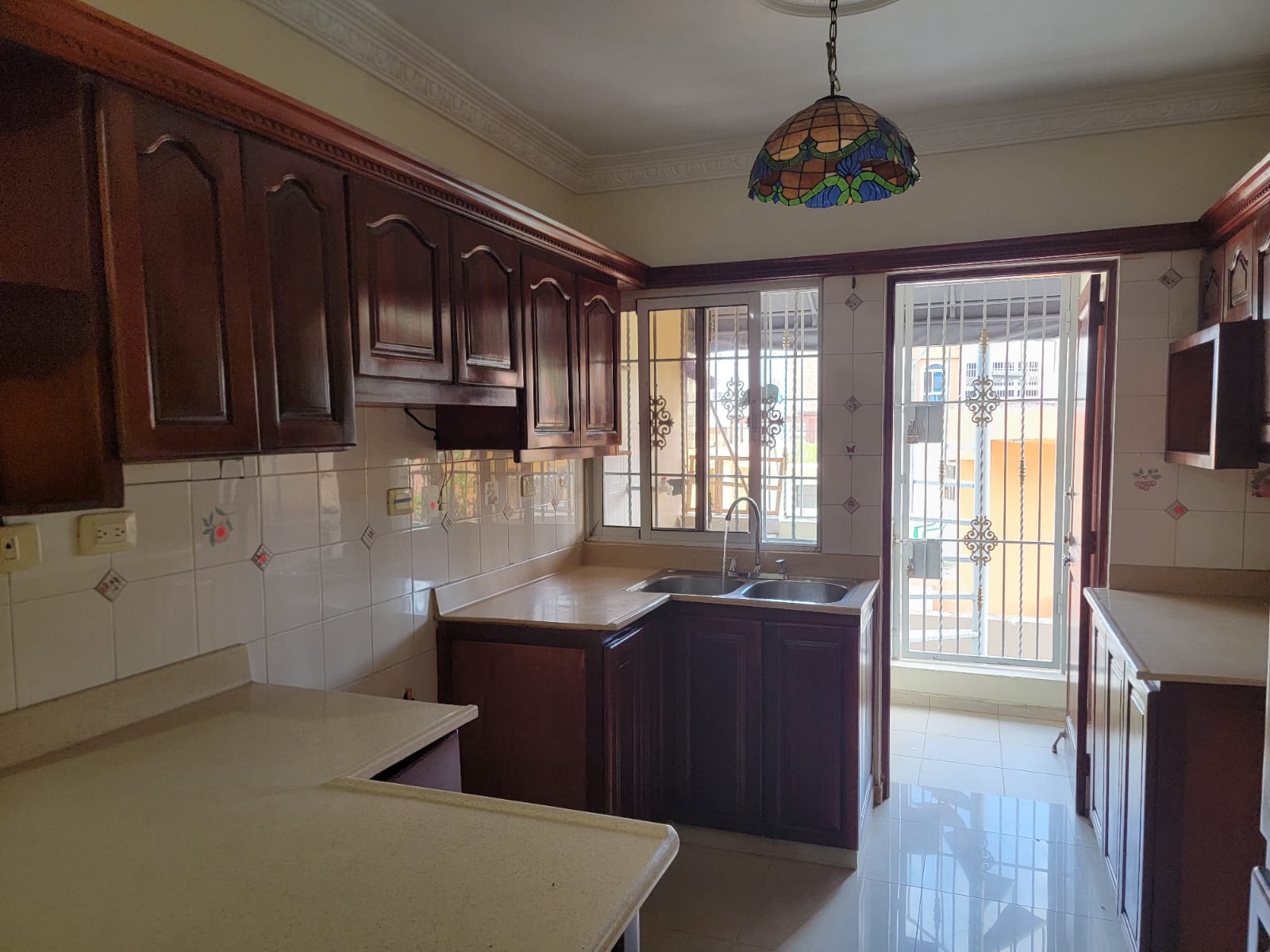 VENDO CONFORTABLE Y AMPLIO APARTAMENTO EN SANTO DOMINGO ESTE. 2DO. NIV Foto 7323643-8.jpg