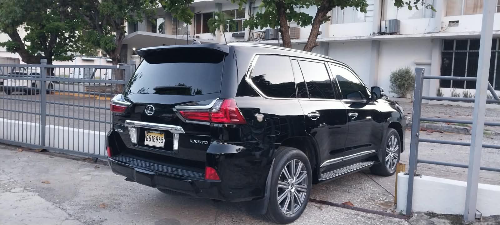LEXUS LX 570 2017  Foto 7323907-5.jpg