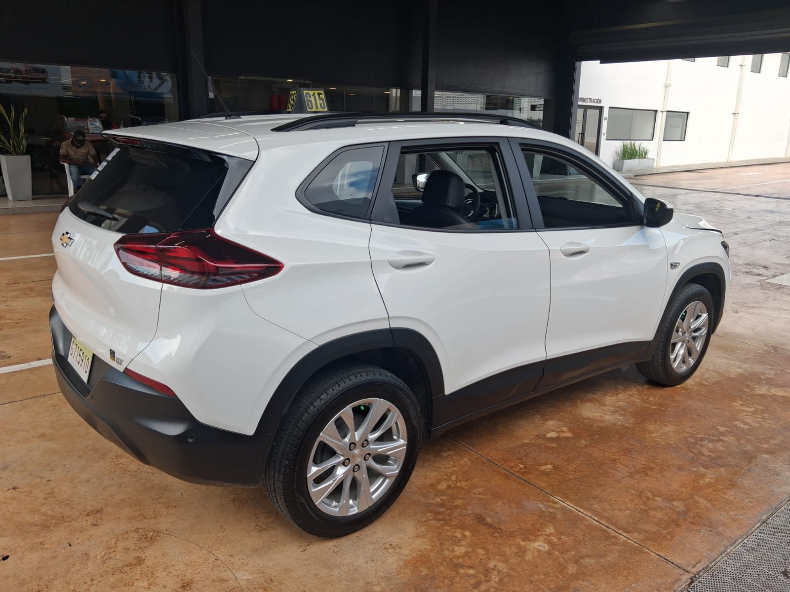 Chevrolet Tracker LT 2023 con 12.030 Kilómetros  Foto 7324004-4.jpg