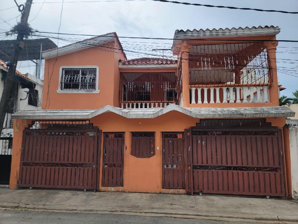 VENDO CASAS 2 EN 1 UN MISMO TITULO. URB. VISTA HERMOSA STO. DGO. ESTE. Foto 7324077-1.jpg