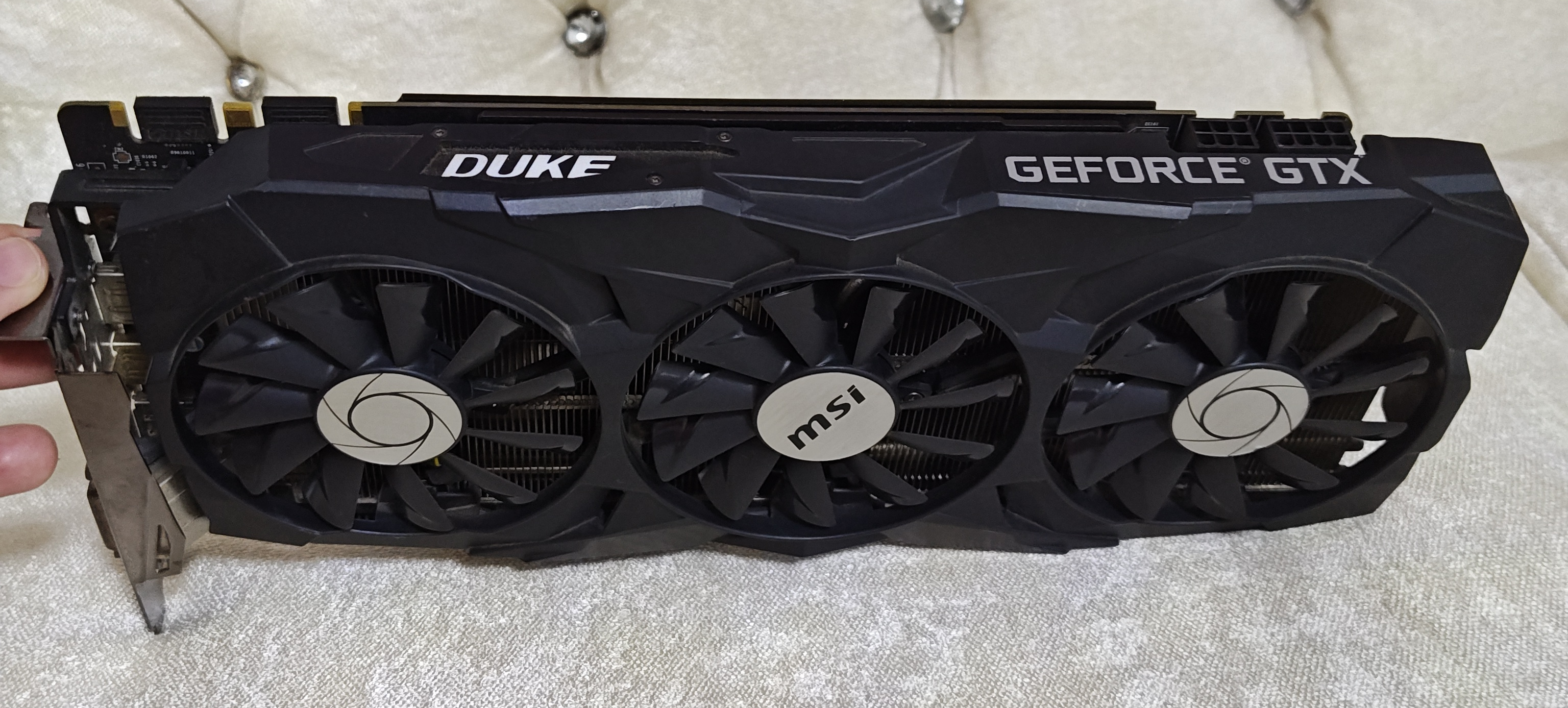 Tarjeta de Video MSI GTX 1070 Ti DUKE 8GB 3 Fans Foto 7324100-2.jpg