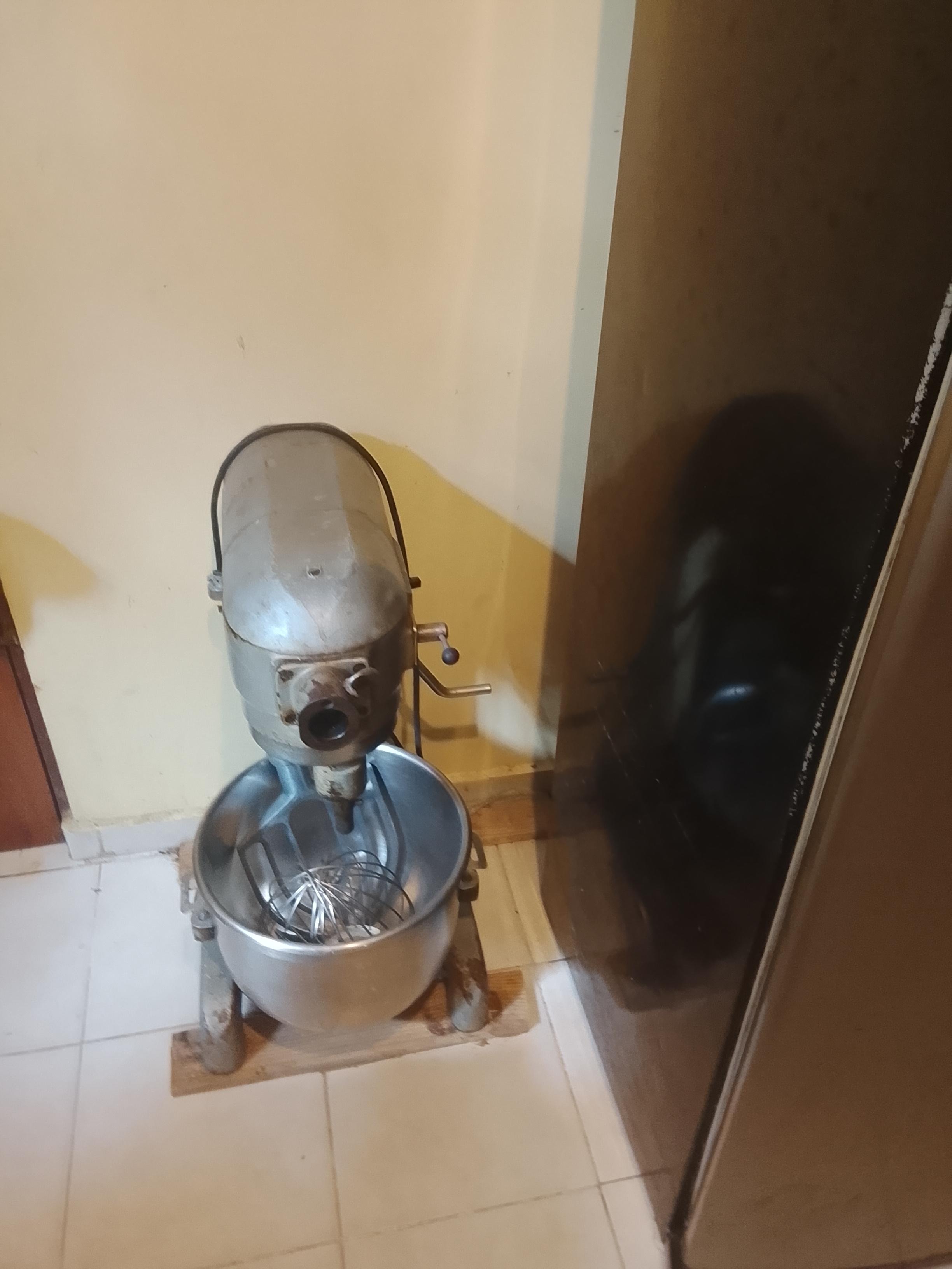 Vendo batidora de 20 cuarto Hobart en Santo Domingo Oeste Foto 7324270-3.jpg