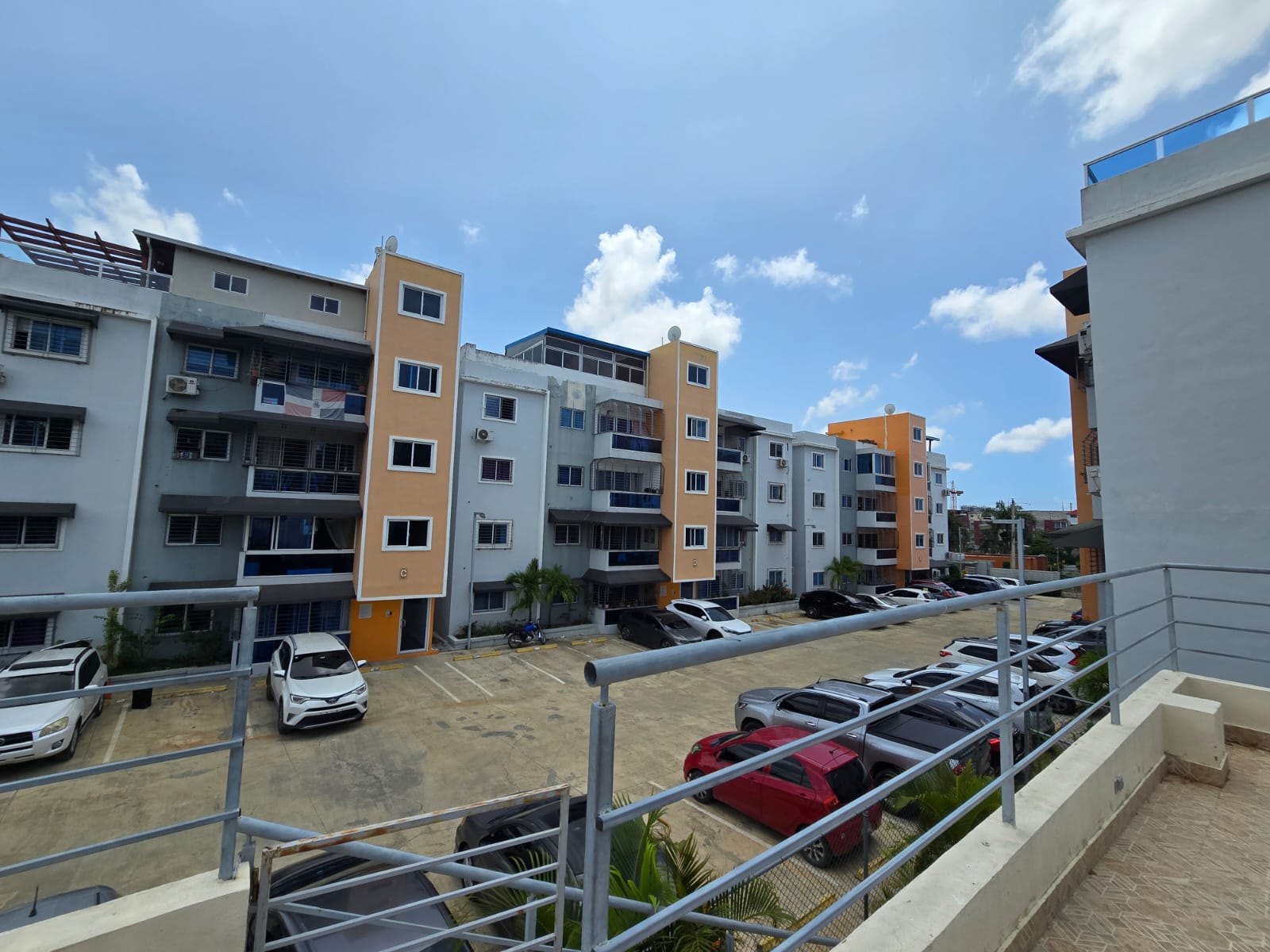 Apartamento con Terraza en Villas Naco Km 13 Autopista Duarte entrando Foto 7324445-4.jpg