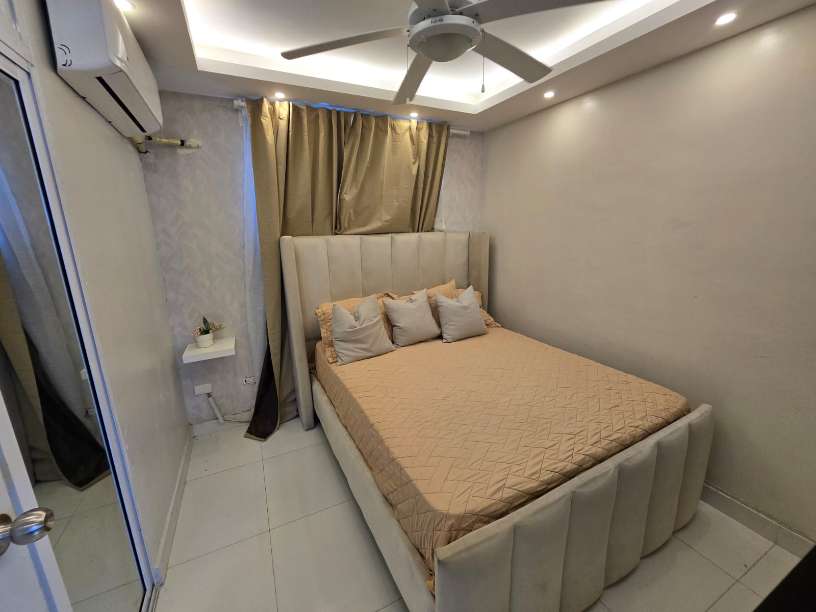 Apartamento con Terraza en Villas Naco Km 13 Autopista Duarte entrando Foto 7324445-5.jpg
