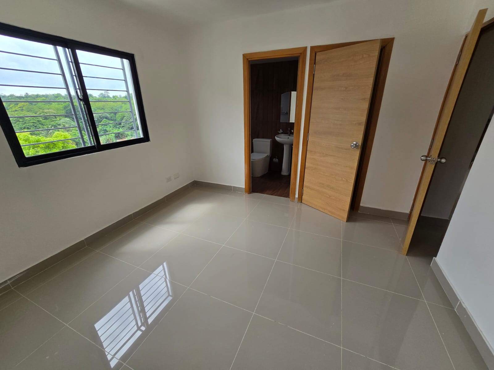 Apartamento en 2do Piso Detrás de la Embajada Americana Residencial Au Foto 7324476-12.jpg