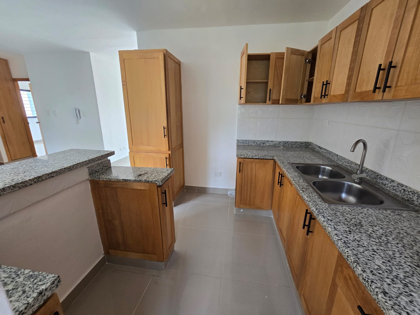 Apartamento en 2do Piso Detrás de la Embajada Americana Residencial Au Foto 7324476-14.jpg