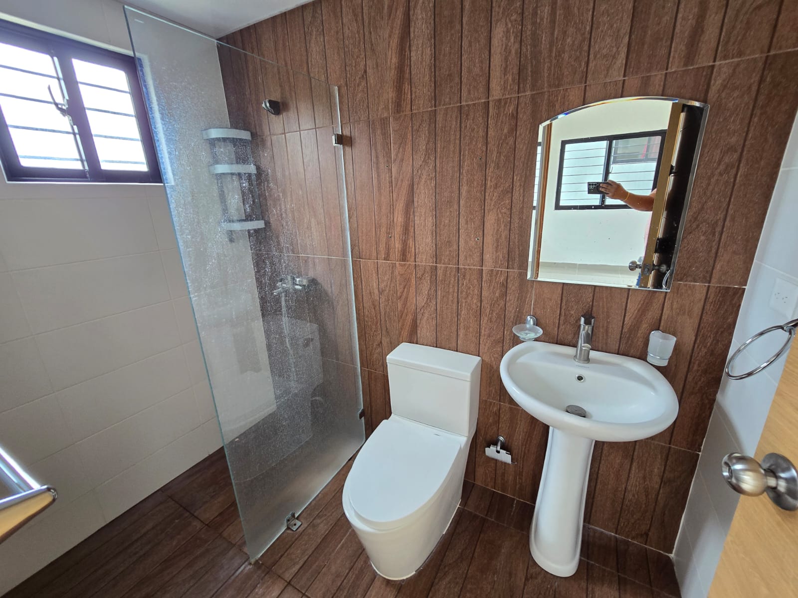 Apartamento en 2do Piso Detrás de la Embajada Americana Residencial Au Foto 7324476-7.jpg