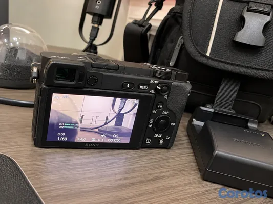 Sony A6400 4K  lente 16-50mm  bolso Lowepro y cargador Foto 7324659-4.jpg