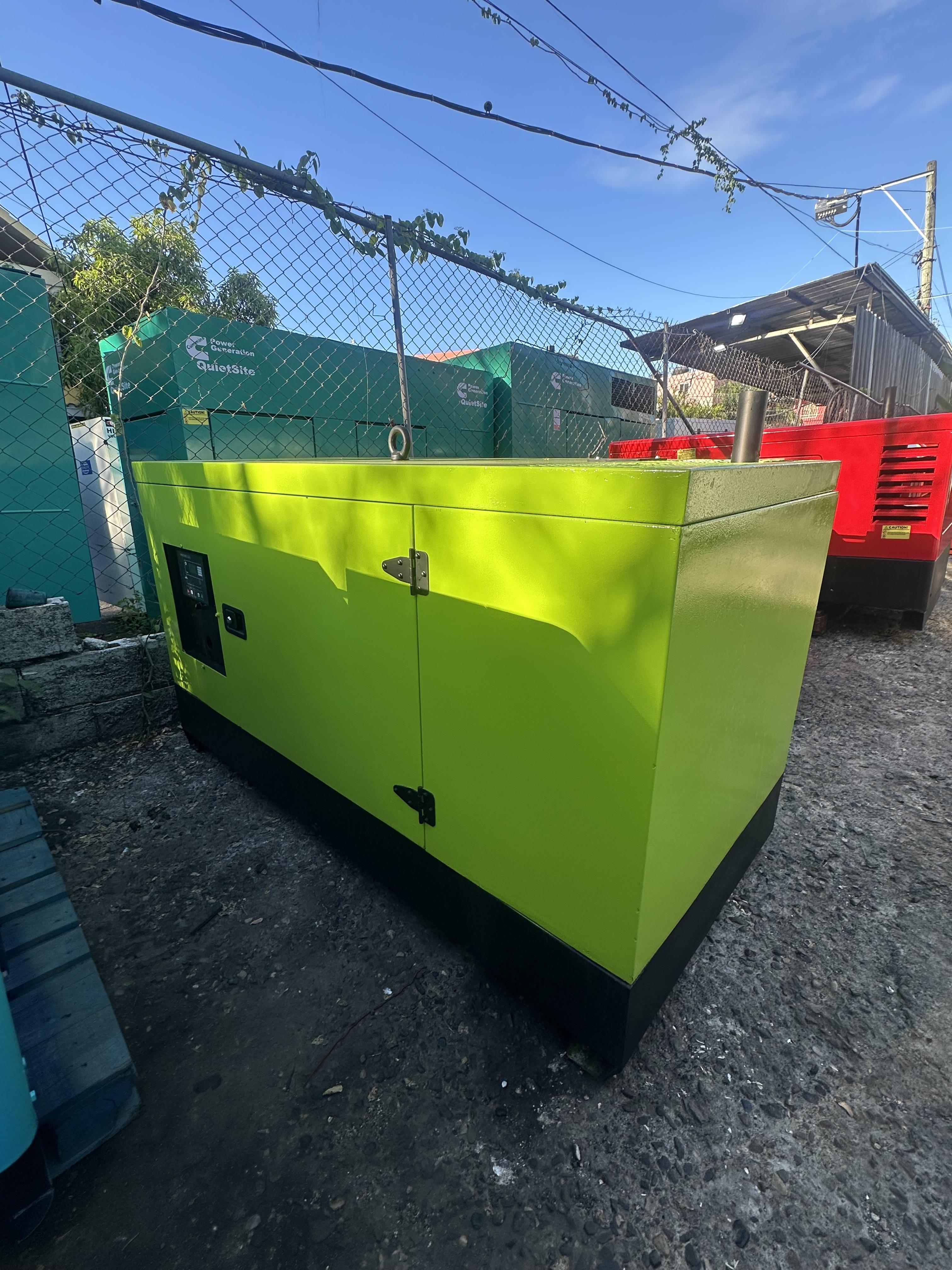 PLANTA ELÉCTRICA PRAMAC DE 25 KW SÚPER SILENCIOSA  Foto 7324670-3.jpg