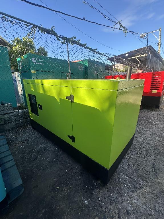 PLANTA ELÉCTRICA PRAMAC DE 25 KW SIPER SILENCIOSA DISPONIBLE  Foto 7324671-1.jpg