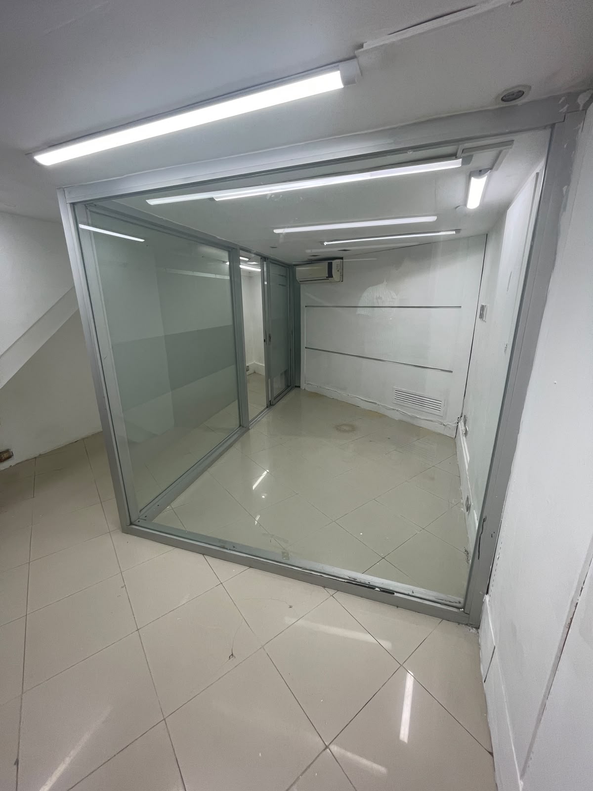 SE ALQUILA LOCAL COMERCIAL CON MEZANINE EN PLAZA DIAMOND MALL Foto 7324717-7.jpg
