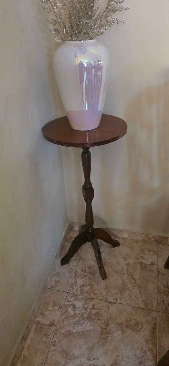 Vendo Varias mesitas de madera caoba y cristal  Foto 7324748-3.jpg