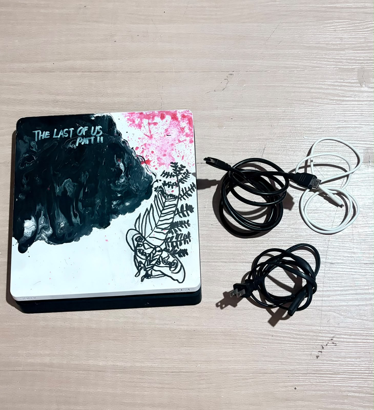 VENDO PS4 SLIM  THE LAST OF US PART II! PAQUETE COMPLETO Foto 7324789-5.jpg
