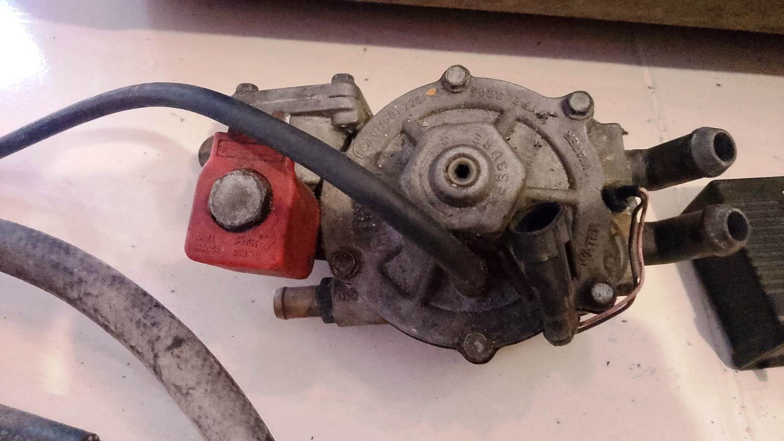 Se vende equpo de gas para vehiculo con su tanque computadora regulado Foto 7324816-4.jpg